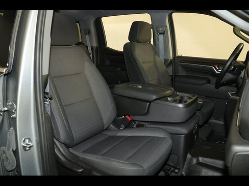 Used 2023 GMC Sierra 1500 SLE image 30