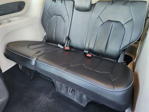 Certified 2020 Chrysler Pacifica Limited w/ Advanced Safetytec Group image 33