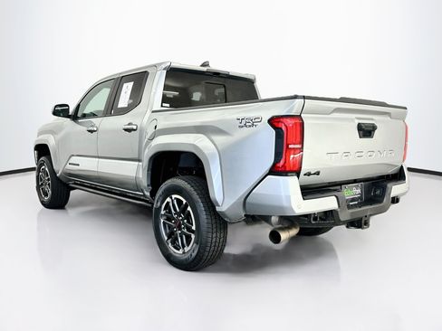 Used 2025 Toyota Tacoma TRD Sport w/ TRD Sport Upgrade Package AWD/4WD image 5