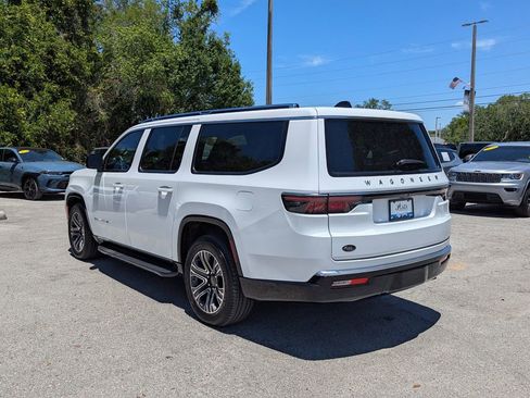 Used 2025 Jeep Wagoneer L 4WD image 7