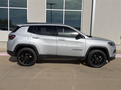 New 2026 Jeep Compass Latitude image 4