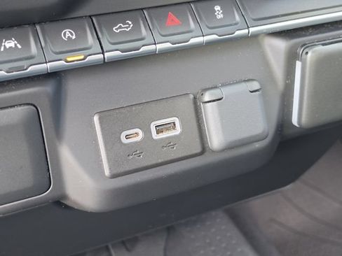 Used 2022 Chevrolet Silverado 1500 Custom AWD/4WD image 26