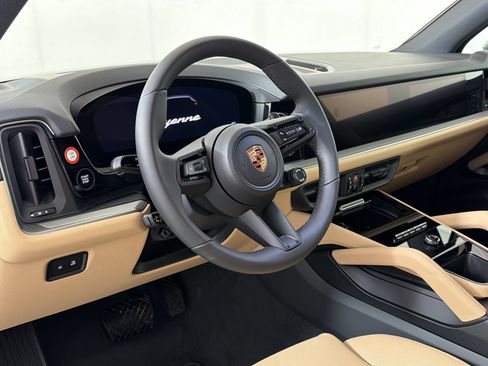 Used 2026 Porsche Cayenne AWD/4WD image 4