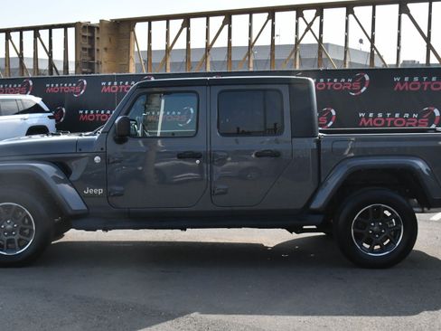 Used 2023 Jeep Gladiator Overland image 4