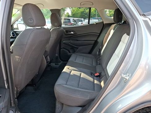 Used 2024 Chevrolet Trax LS w/ LS Convenience Package FWD image 10