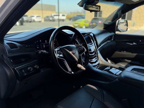 Used 2019 Cadillac Escalade ESV Platinum AWD/4WD image 20