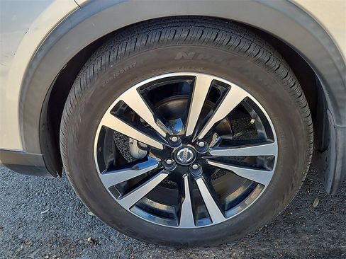 Used 2019 Nissan Kicks SV image 4