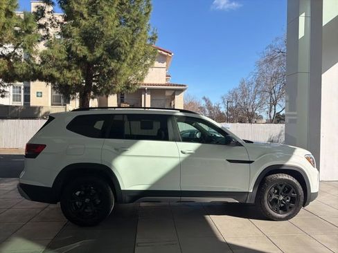 New 2024 Volkswagen Atlas Peak Edition SE image 6