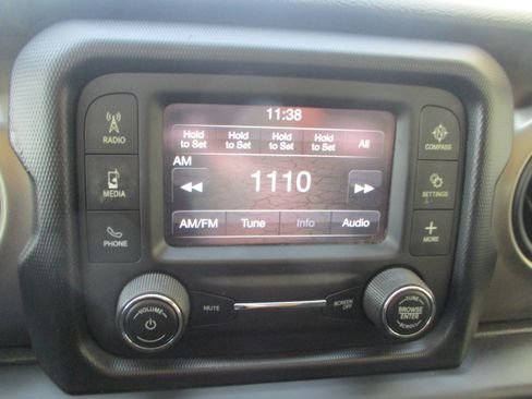 Used 2018 Jeep Wrangler Unlimited Sport S AWD/4WD image 18