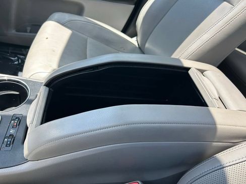 Used 2018 Toyota Highlander Limited Platinum FWD image 40