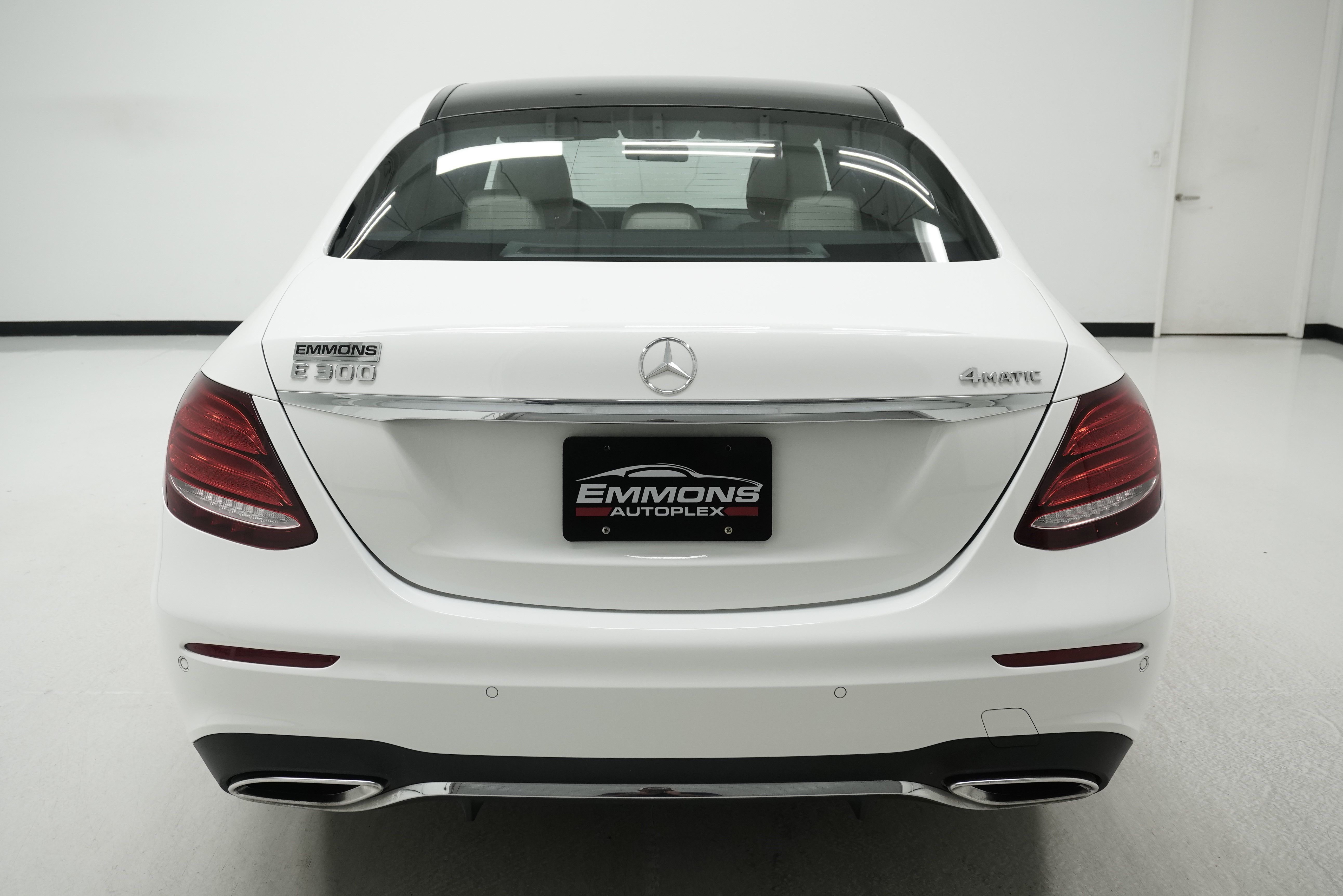 Used 2017 Mercedes-Benz E 300 4MATIC image 5