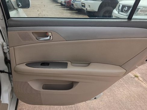 Used 2008 Toyota Avalon XLS FWD image 21