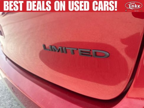 Used 2025 Chrysler Pacifica Limited FWD image 42
