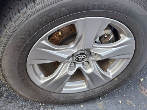 Used 2025 Toyota RAV4 XLE AWD/4WD image 23