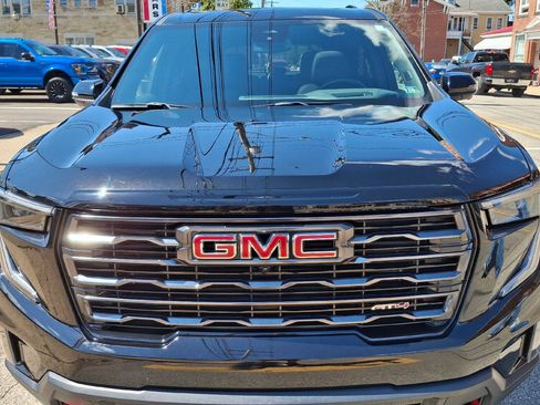 Used 2025 GMC Acadia AT4 w/ Luxury Package AWD/4WD image 2