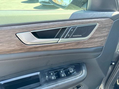 Used 2025 Volkswagen Atlas SEL Premium R-Line image 16