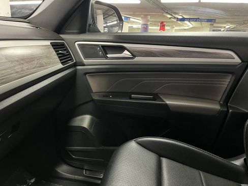 Certified 2022 Volkswagen Atlas Cross Sport SE image 31