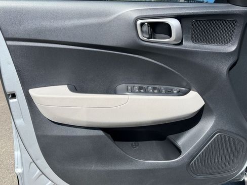 Used 2021 Hyundai Venue SEL w/ Premium Package FWD image 20