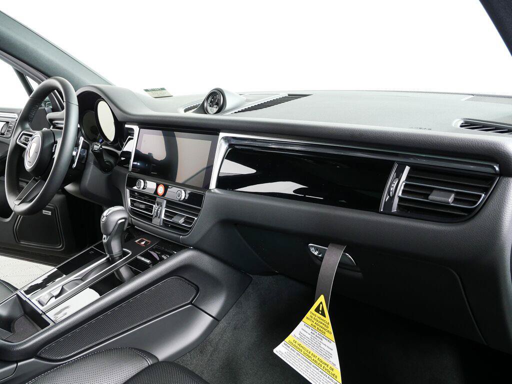 Certified 2026 Porsche Macan AWD/4WD image 23