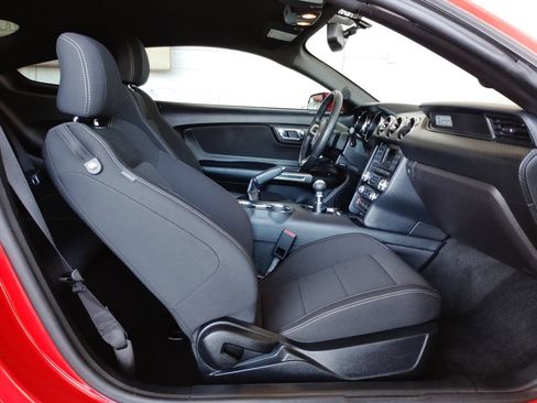 Used 2017 Ford Mustang Coupe RWD image 12