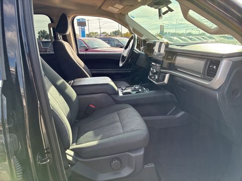 Used 2024 Ford Expedition XLT image 25