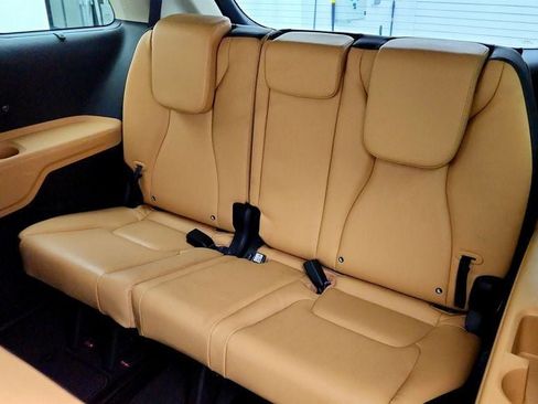 Used 2024 Kia Carnival EX FWD image 21