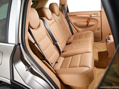 Used 2009 Porsche Cayenne Turbo S image 24