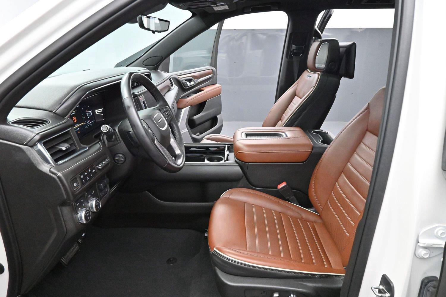 Used 2023 GMC Yukon XL Denali Ultimate AWD/4WD image 12