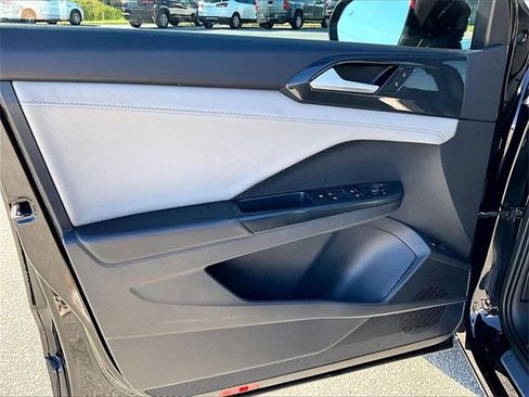 Used 2022 Volkswagen Taos SEL image 9