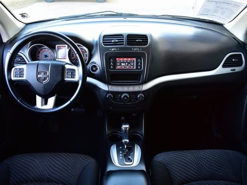 Used 2020 Dodge Journey SE w/ SE Popular Equipment Group image 28