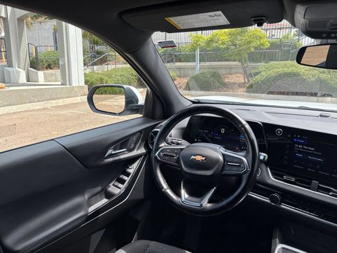 Used 2025 Chevrolet Equinox LT FWD image 29