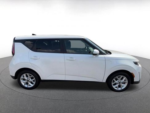 Used 2025 Kia Soul LX w/ LX Technology Package FWD image 16