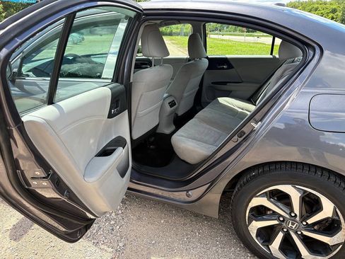 Used 2016 Honda Accord EX image 8