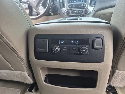 Used 2018 Chevrolet Suburban LT image 22