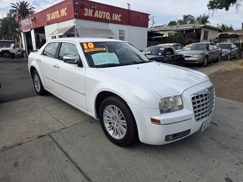 Used 2010 Chrysler 300 Touring RWD image 1