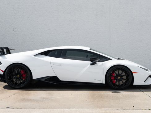 Used 2018 Lamborghini Huracan Performante image 3