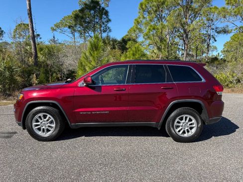 Used 2019 Jeep Grand Cherokee Laredo image 2