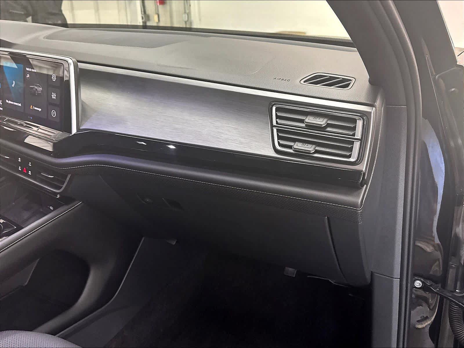Used 2024 Volkswagen Atlas Cross Sport SE w/ Panoramic Sunroof Package AWD/4WD image 28