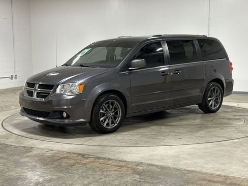 Used 2017 Dodge Grand Caravan SXT image 9