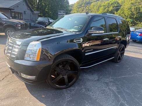 Used 2011 Cadillac Escalade AWD image 2