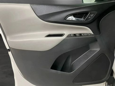 Used 2020 Chevrolet Equinox LS FWD image 11
