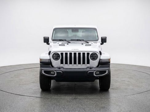 Used 2025 Jeep Wrangler Sahara image 2