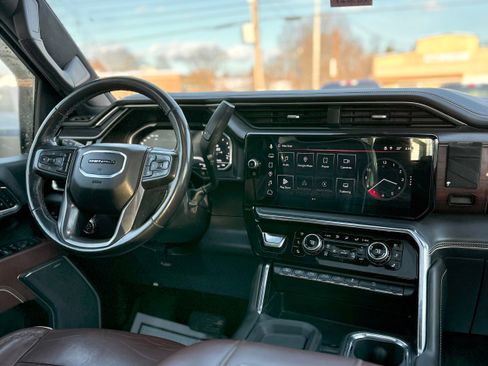 Used 2024 GMC Sierra 2500 Denali Ultimate image 13
