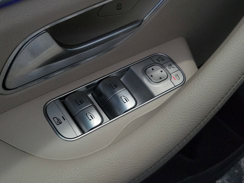 Used 2024 Mercedes-Benz GLE 350 4MATIC image 17