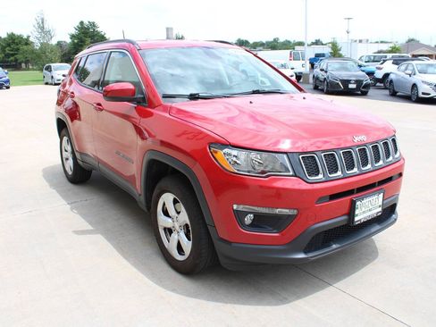 Used 2018 Jeep Compass Latitude w/ Cold Weather Group AWD/4WD image 5