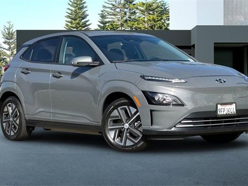 Used 2023 Hyundai Kona SE w/ Cargo Package image 2