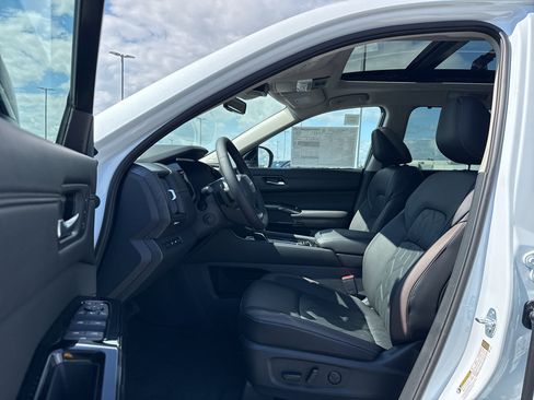 New 2026 Nissan Pathfinder Platinum AWD/4WD image 11