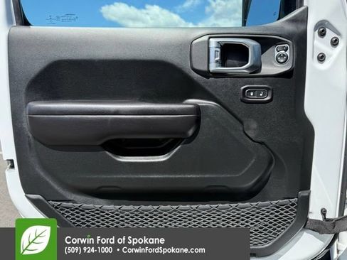 Used 2018 Jeep Wrangler Sport AWD/4WD image 18