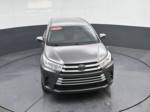 Used 2019 Toyota Highlander LE image 42