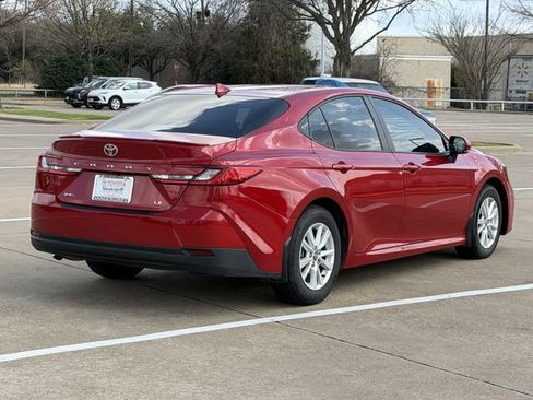 Used 2025 Toyota Camry LE w/ Convenience Package image 4